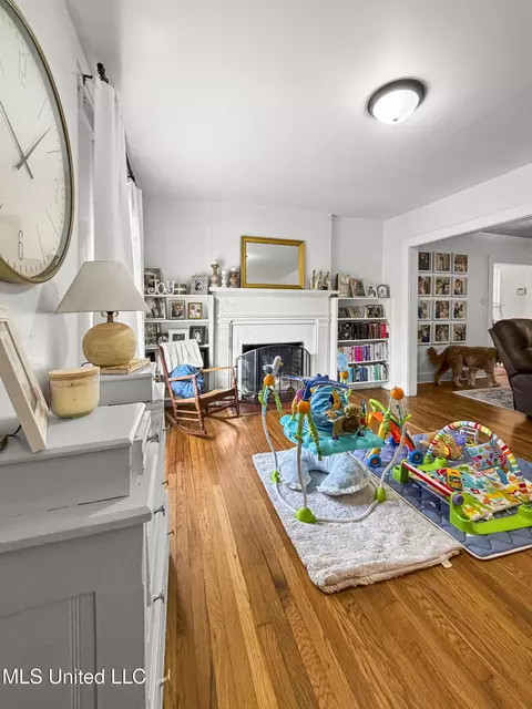 Living - 406 Aston Ave, Mccomb, MS 39648 photo 5 of 5