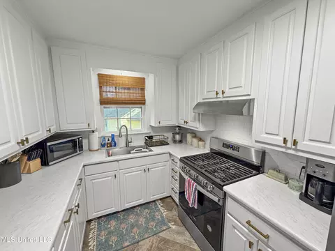 Kitchen - 406 Aston Ave, Mccomb, MS 39648 photo 1 of 3