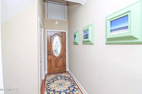 Entry Way - 65 Breakers Ln, Ridgeland, MS 39157 photo 2 of 3