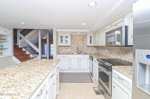 Kitchen - 65 Breakers Ln, Ridgeland, MS 39157 photo 4 of 4