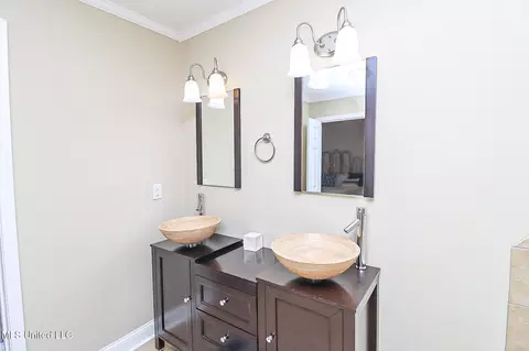 Bath - 65 Breakers Ln, Ridgeland, MS 39157 photo 4 of 12