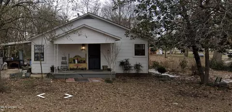 104 W Gleason St, Schlater, MS 38952