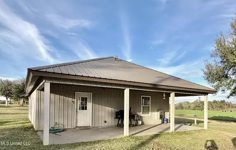 2538 Timber Ln, Lucedale, MS 39452