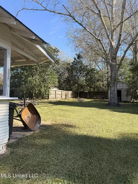 121 N 2nd St, Wiggins, MS 39577 photo 3