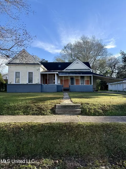 121 N 2nd St, Wiggins, MS 39577