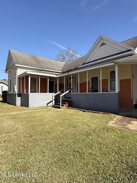 121 N 2nd St, Wiggins, MS 39577 photo 2
