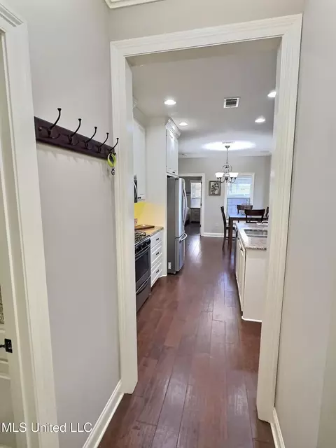 Entry Way - 303 Ridge Pointe Dr, Brandon, MS 39042 photo 4 of 4
