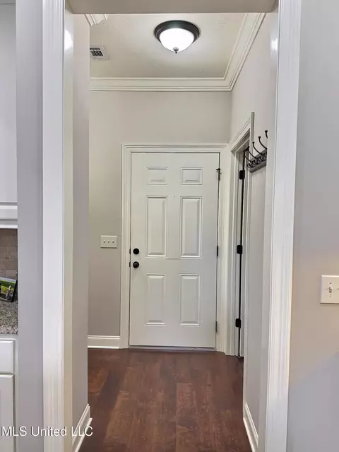 Entry Way - 303 Ridge Pointe Dr, Brandon, MS 39042 photo 3 of 4
