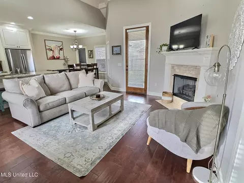 Living - 303 Ridge Pointe Dr, Brandon, MS 39042 photo 1 of 3