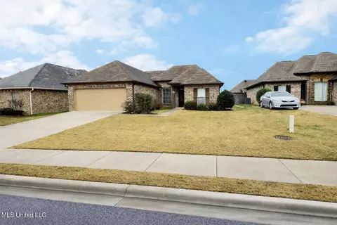 Exterior - 303 Ridge Pointe Dr, Brandon, MS 39042 photo 2 of 3