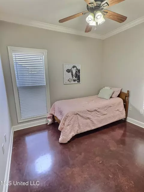 Bedroom - 303 Ridge Pointe Dr, Brandon, MS 39042 photo 4 of 5
