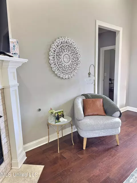 Living - 303 Ridge Pointe Dr, Brandon, MS 39042 photo 3 of 3