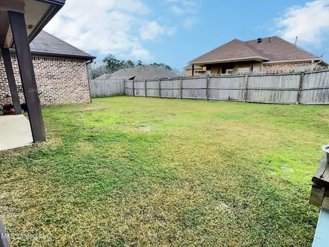 Exterior - 303 Ridge Pointe Dr, Brandon, MS 39042 photo 3 of 3
