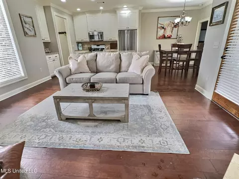Living - 303 Ridge Pointe Dr, Brandon, MS 39042 photo 2 of 3