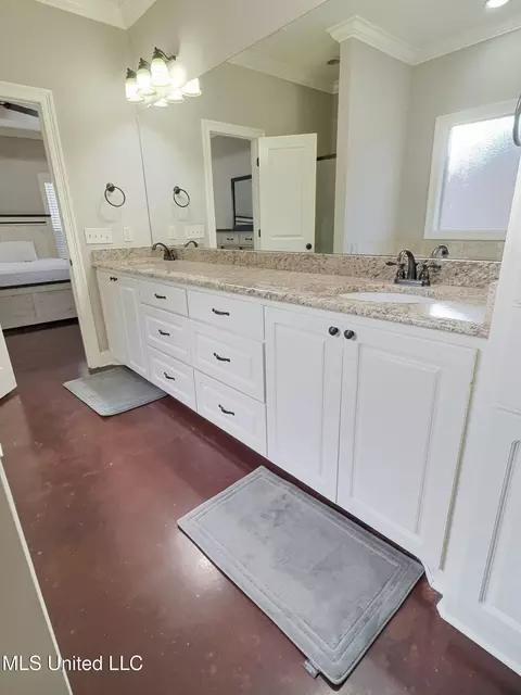 Bath - 303 Ridge Pointe Dr, Brandon, MS 39042 photo 2 of 6