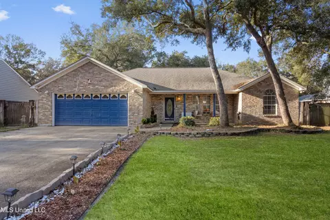 513 Oak St, Ocean Springs, MS 39564