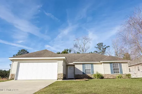 104 Oaks Ct, Picayune, MS 39466