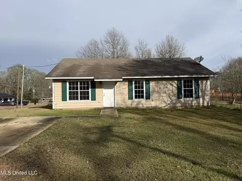 211 NE 3rd St, Magee, MS 39111