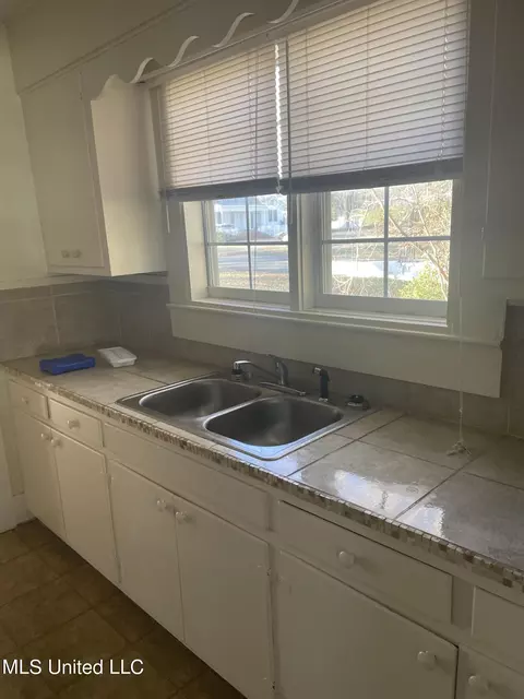Kitchen - 305 NW 3rd Ave, Magee, MS 39111 photo 2 of 2