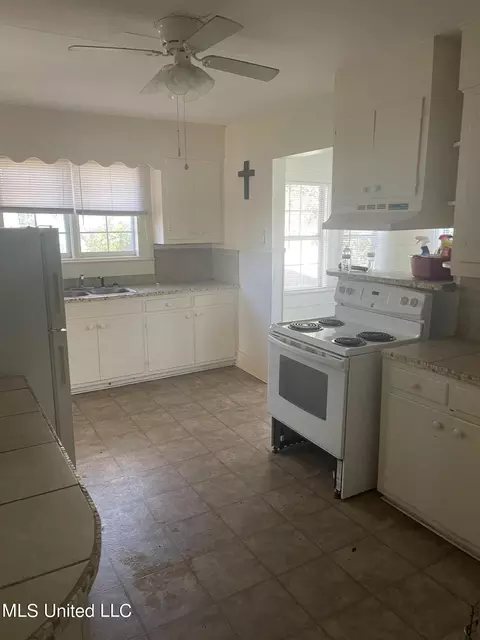 Kitchen - 305 NW 3rd Ave, Magee, MS 39111 photo 1 of 2