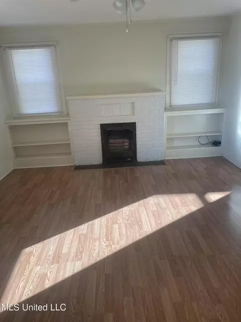 Living - 305 NW 3rd Ave, Magee, MS 39111 photo 1 of 3