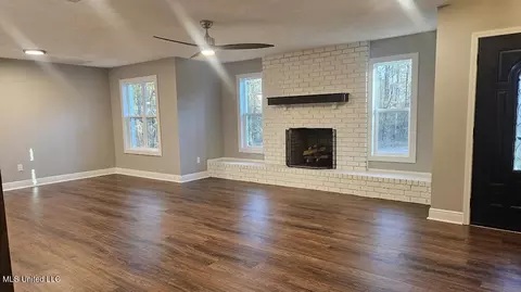 Living - 151 Eagle Ridge Dr, Florence, MS 39073 photo 2 of 2