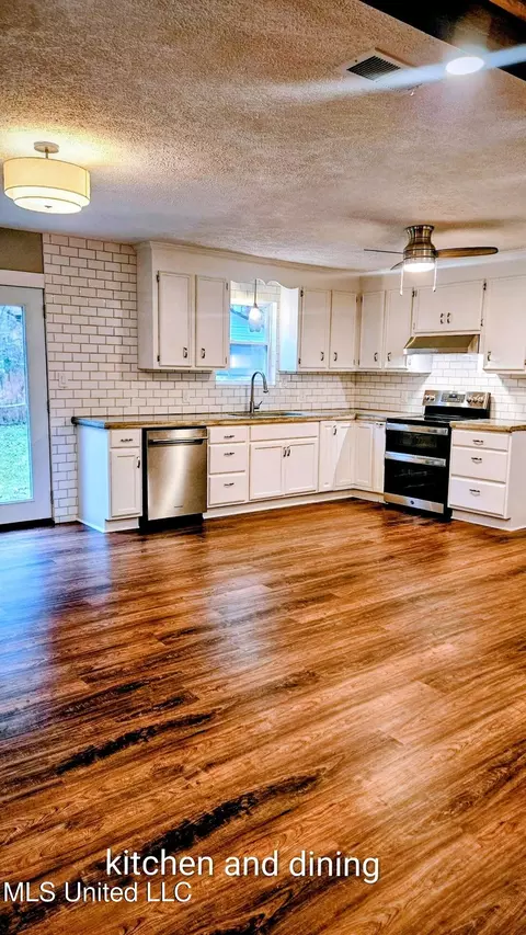 Kitchen - 151 Eagle Ridge Dr, Florence, MS 39073 photo 1 of 2
