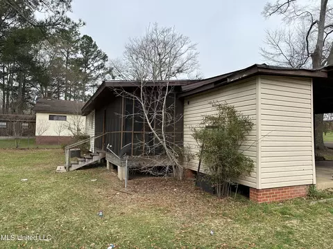 Exterior - 520 E Choctaw St, Magee, MS 39111 photo 2 of 3