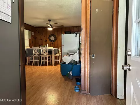 Entry Way - 520 E Choctaw St, Magee, MS 39111 photo 1 of 2