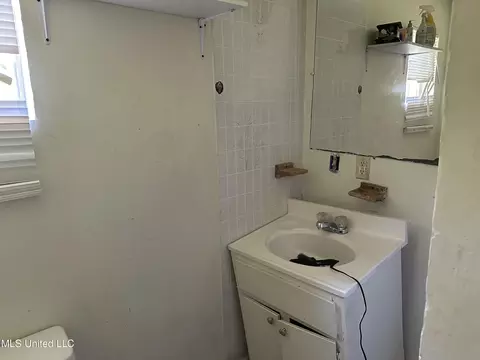 Bath - 520 E Choctaw St, Magee, MS 39111 photo 1 of 3