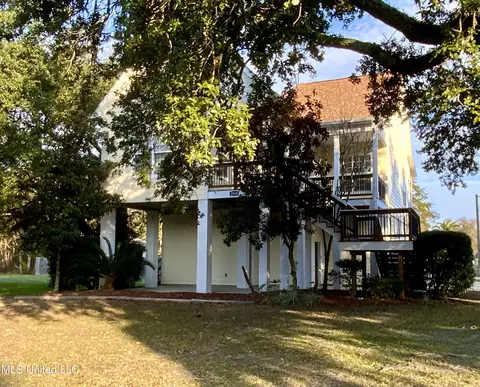 2519 Washington Ave, Pascagoula, MS 39567