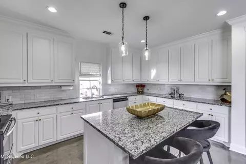 Kitchen - 104 Leah Cv, Canton, MS 39046 photo 1 of 7
