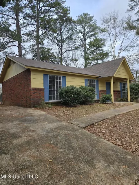 38 Cedar Pl, Jackson, MS 39212