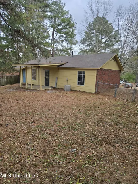 Exterior - 38 Cedar Pl, Jackson, MS 39212 photo 1 of 2