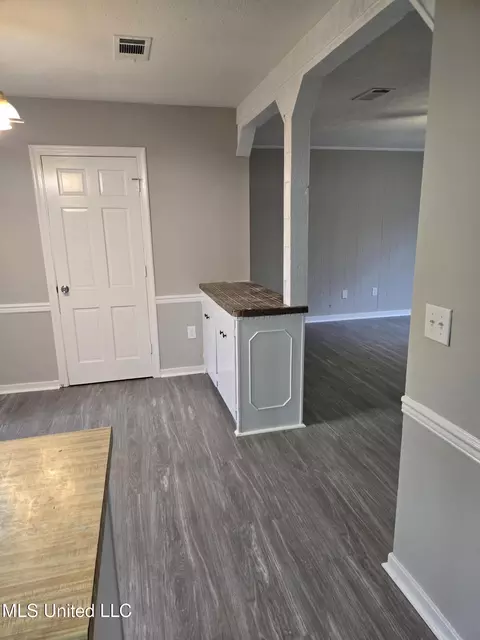 Entry Way - 38 Cedar Pl, Jackson, MS 39212 photo 1 of 2