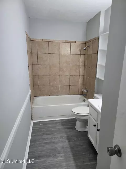Bath - 38 Cedar Pl, Jackson, MS 39212 photo 1 of 1