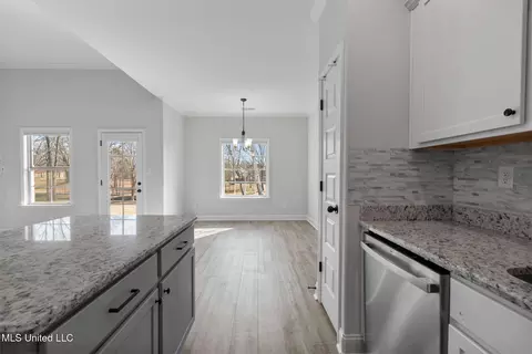 Dining - 1802 Millers Cv, Nesbit, MS 38651 photo 1 of 2