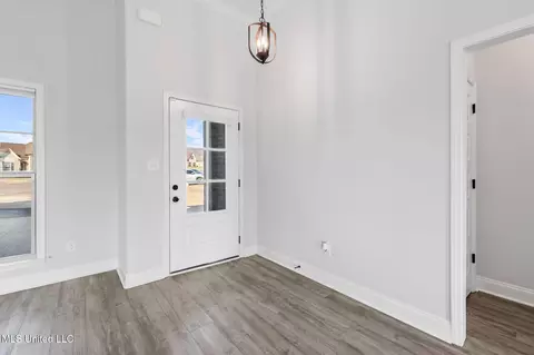 Entry Way - 1802 Millers Cv, Nesbit, MS 38651 photo 1 of 2
