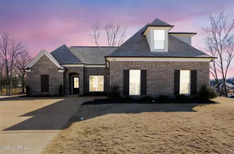 1802 Millers Cv, Nesbit, MS 38651