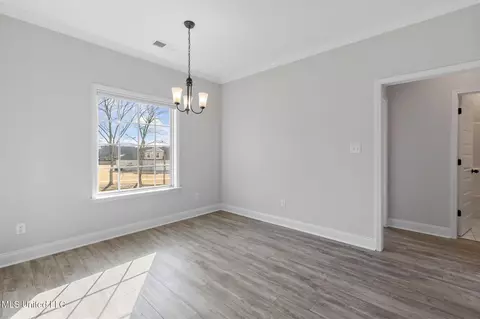 Dining - 1802 Millers Cv, Nesbit, MS 38651 photo 2 of 2
