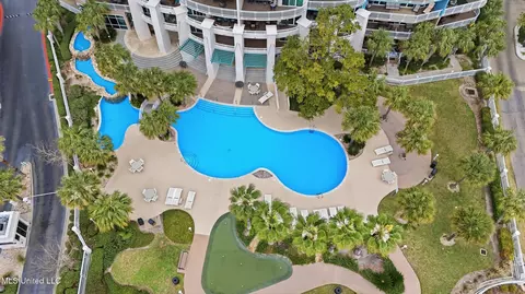 2230 Beach Dr #1205, Gulfport, MS 39507