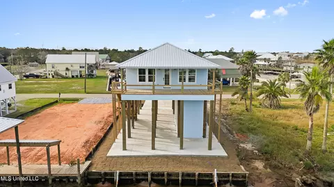 11064 Manhattan St, Bay Saint Louis, MS 39520