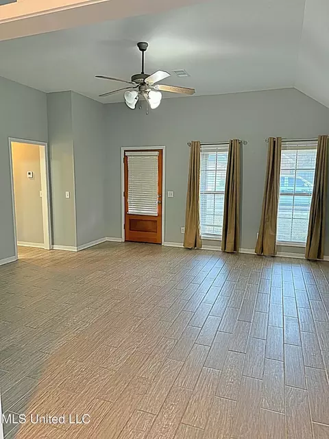 Living - 331 Azalea Ct, Brandon, MS 39047 photo 2 of 3
