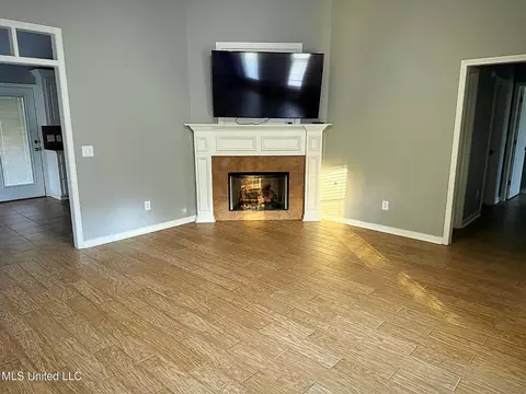 Living - 331 Azalea Ct, Brandon, MS 39047 photo 3 of 3