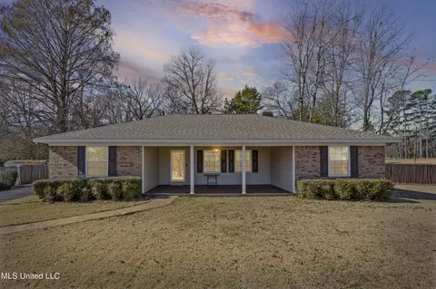 213 Dogwood Ln, Batesville, MS 38606