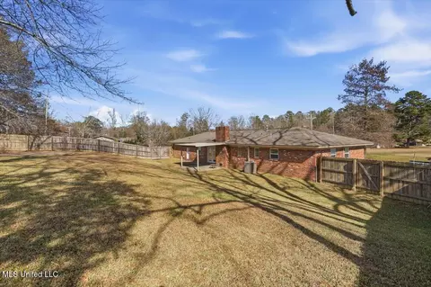 Exterior - 100 Rollingwood Dr, Brandon, MS 39042 photo 5 of 6