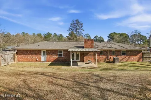 Exterior - 100 Rollingwood Dr, Brandon, MS 39042 photo 4 of 6