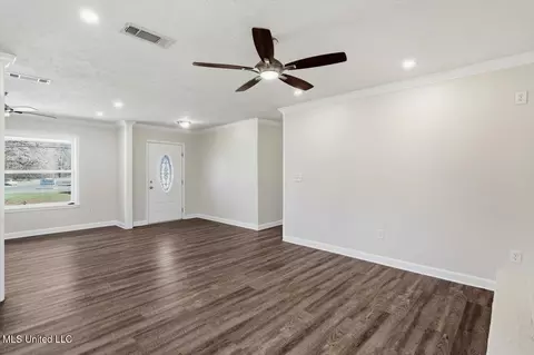 Living - 100 Rollingwood Dr, Brandon, MS 39042 photo 4 of 6