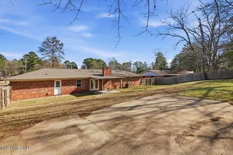 Exterior - 100 Rollingwood Dr, Brandon, MS 39042 photo 6 of 6