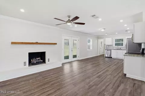 Living - 100 Rollingwood Dr, Brandon, MS 39042 photo 3 of 6